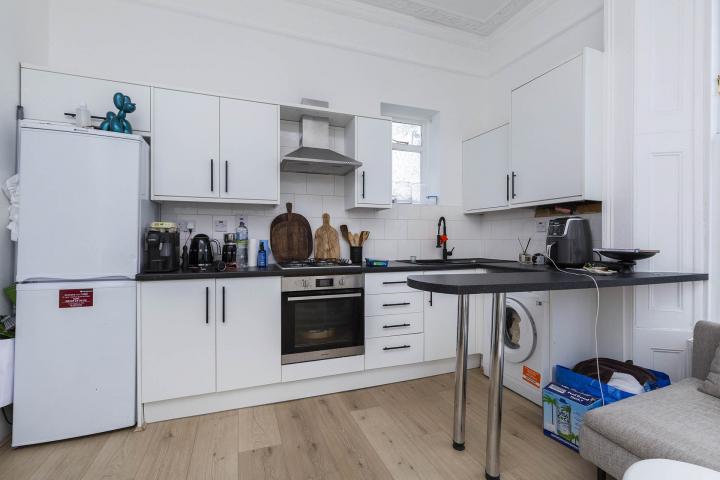 			1 Bedroom, 1 bath, 1 reception Flat			 Priory Road, WEST/SOUTH HAMPSTEAD